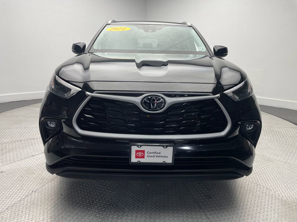 2024 Toyota Highlander XLE photo 2