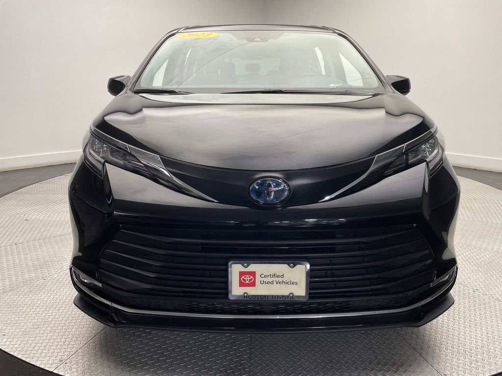 Used 2023 Toyota Sienna XLE with VIN 5TDYRKEC6PS164268 for sale in Jersey City, NJ