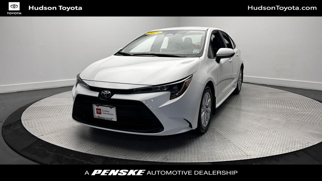 2025 Toyota Corolla LE CVT's photo