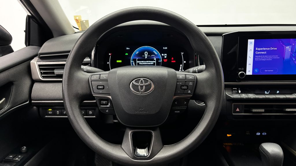 2025 Toyota Camry LE - Photo 30
