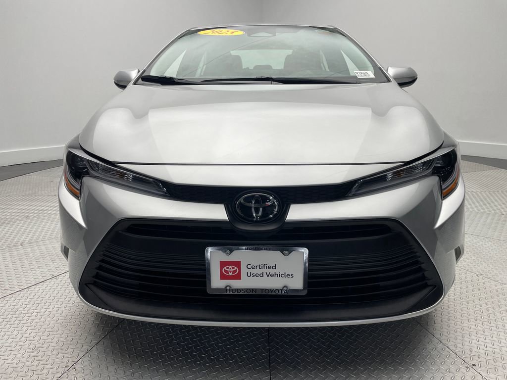 2025 Toyota Corolla LE photo 2