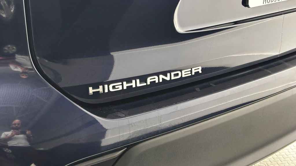 2025 Toyota Highlander XLE - Photo 7