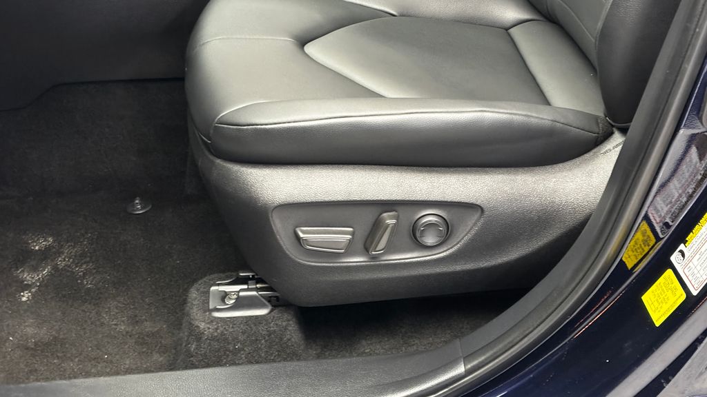 2025 Toyota Highlander XLE - Photo 13