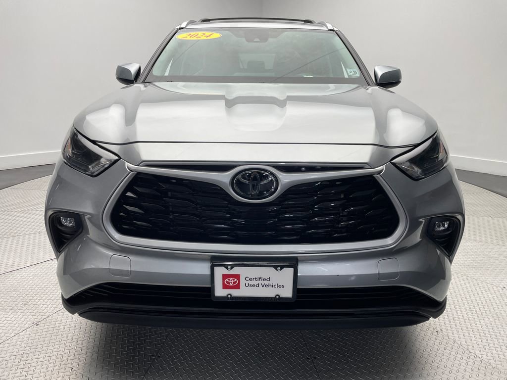 2024 Toyota Highlander XLE photo 2