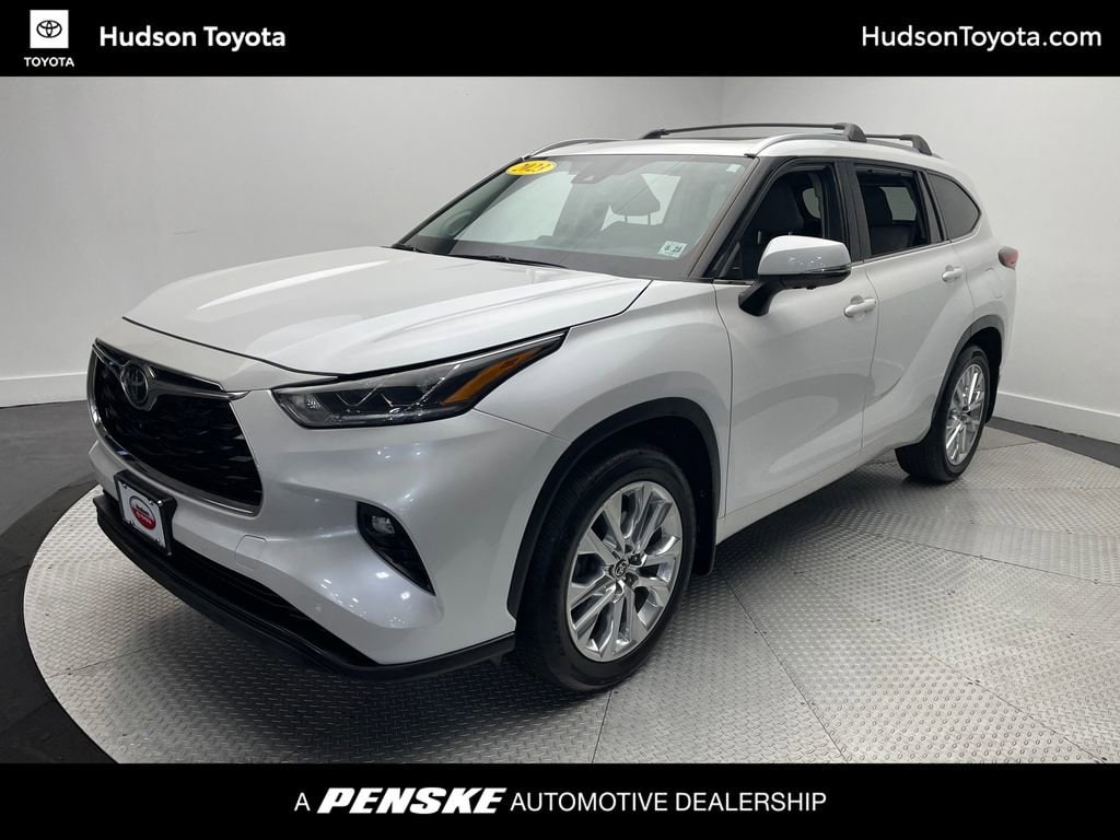 2023 Toyota Highlander Limited's photo