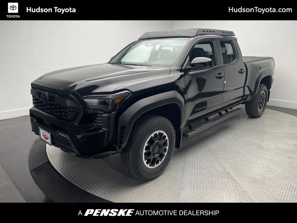 2025 Toyota Tacoma SR5's photo