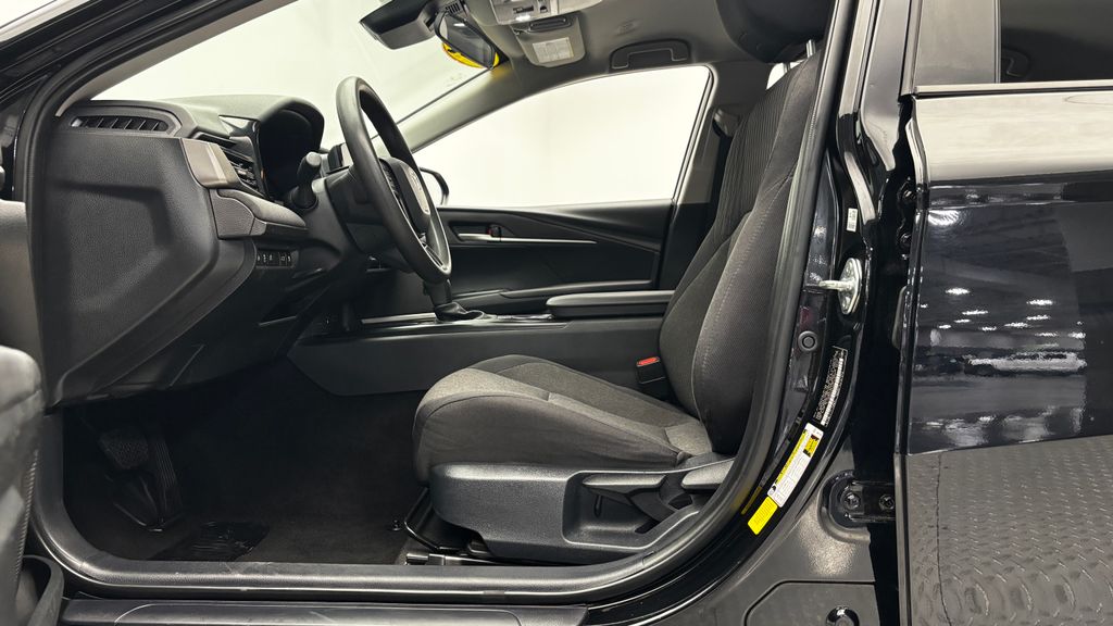 2025 Toyota Camry LE - Photo 15