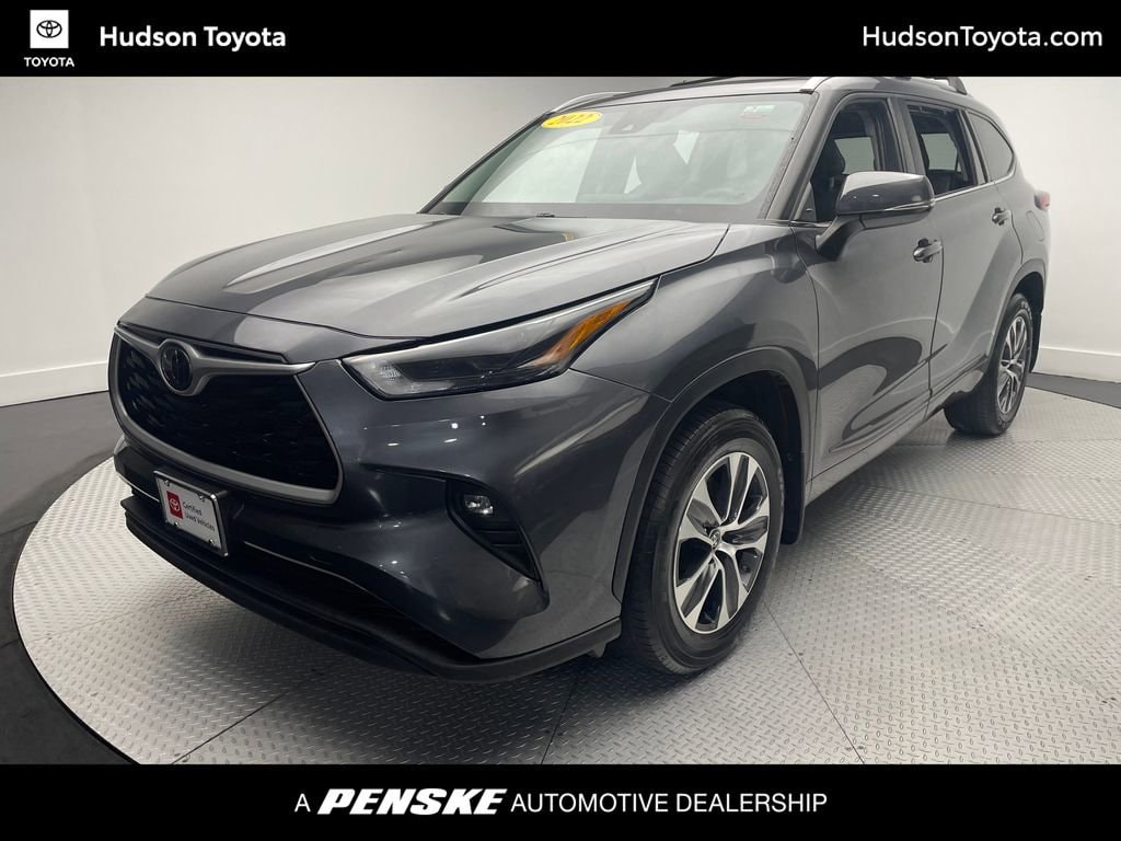 2022 Toyota Highlander XLE's photo