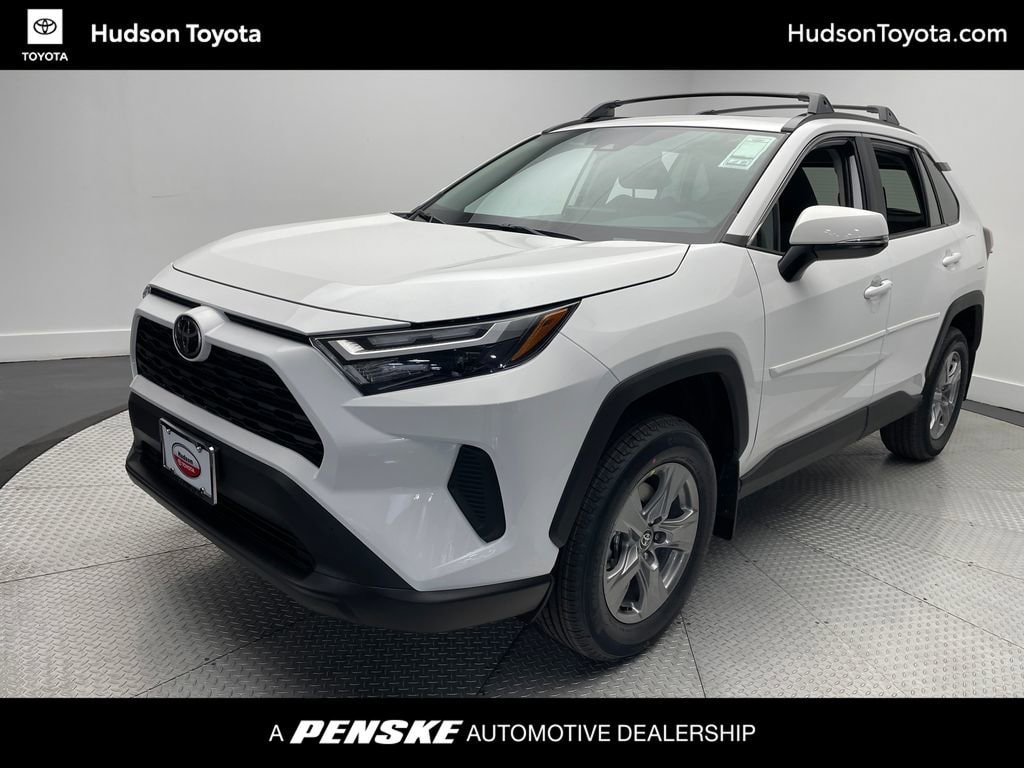 2025 Toyota RAV4 XLE's photo