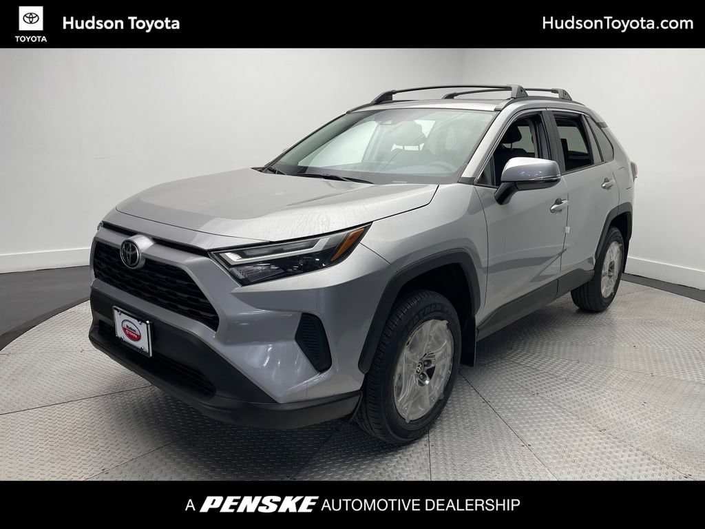 2025 Toyota RAV4 XLE's photo