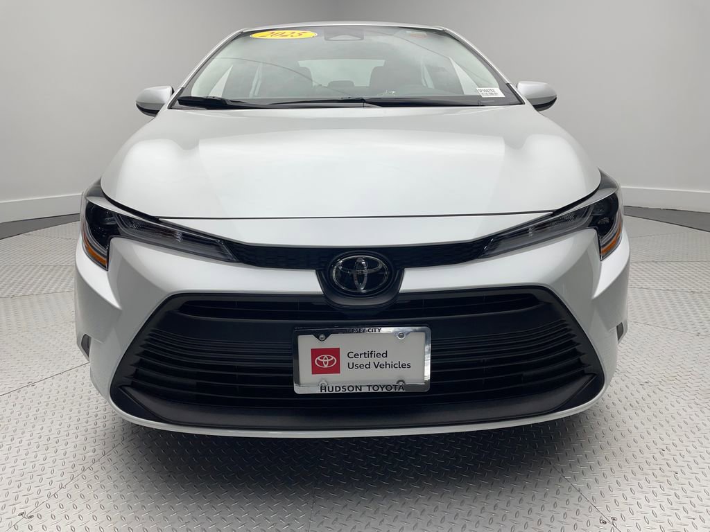 2025 Toyota Corolla LE photo 2