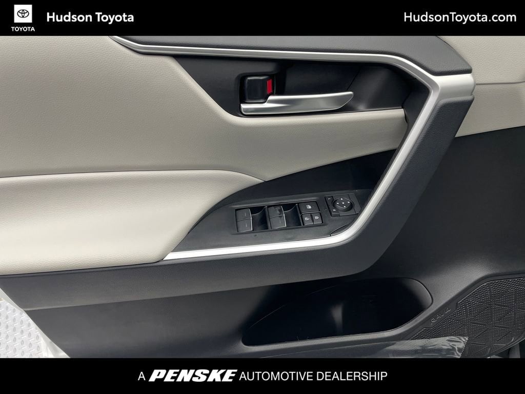 New 2025 Toyota RAV4 XLE XLE AWD SUV