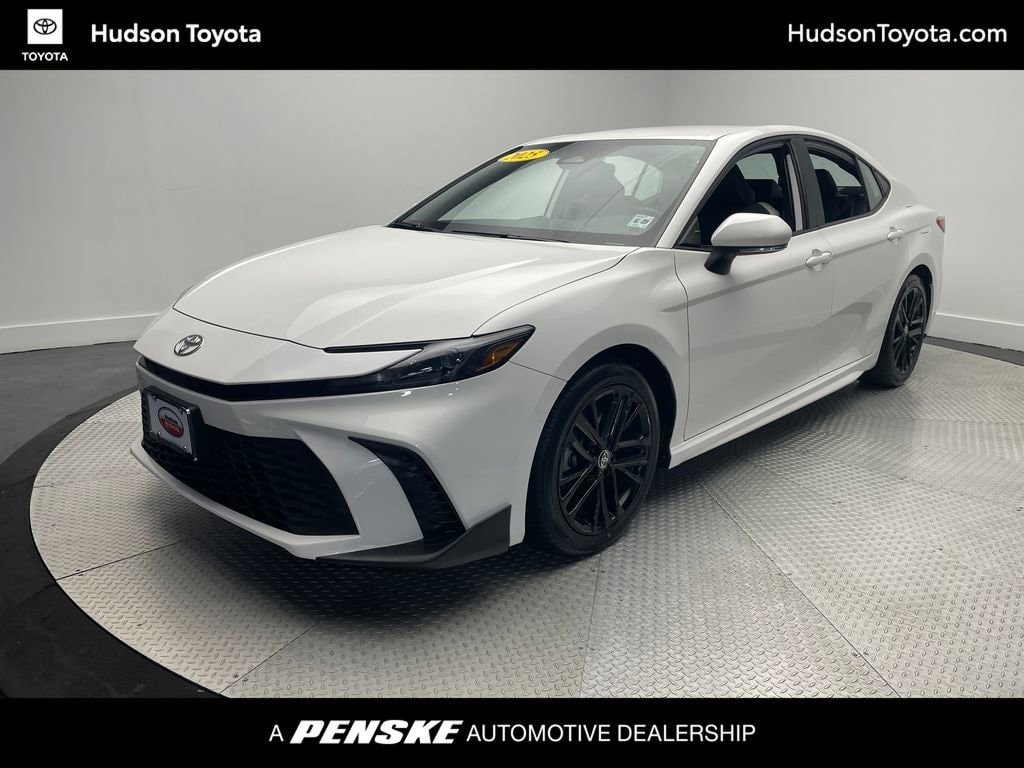 Used 2025 Toyota Camry SE Sedan