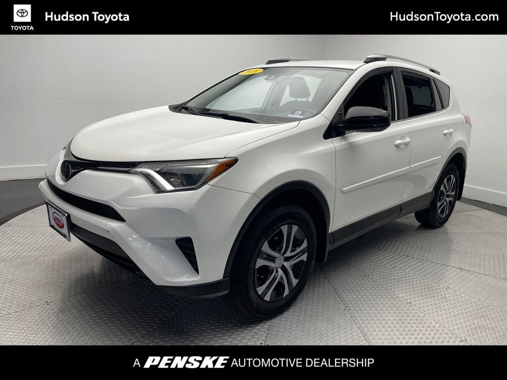 2018 Toyota RAV4 LE's photo