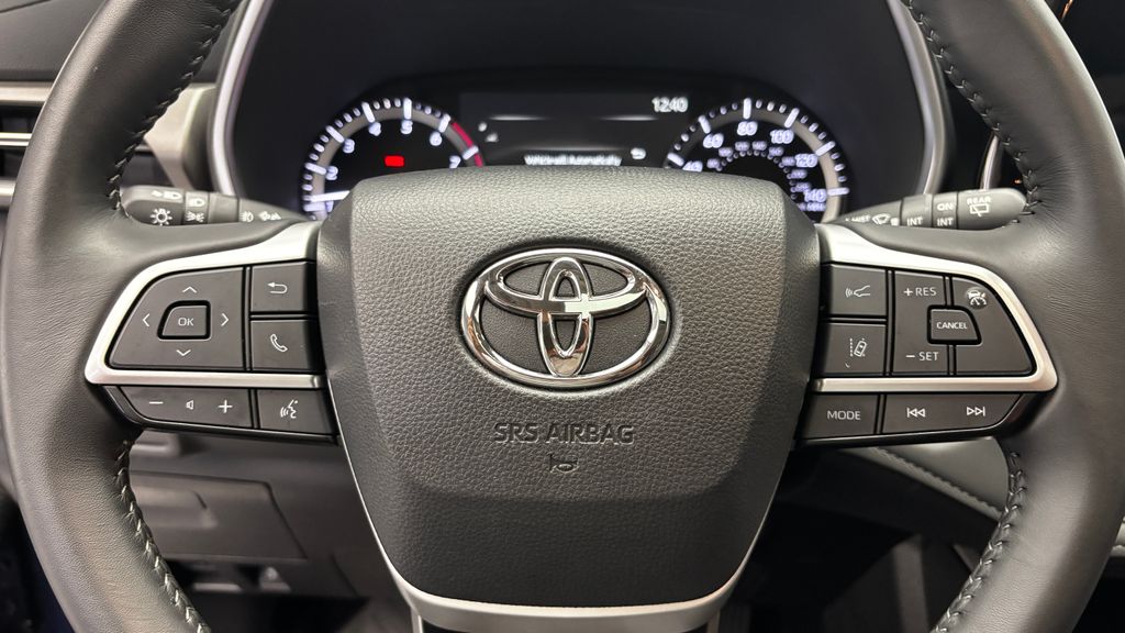 2025 Toyota Highlander XLE - Photo 22