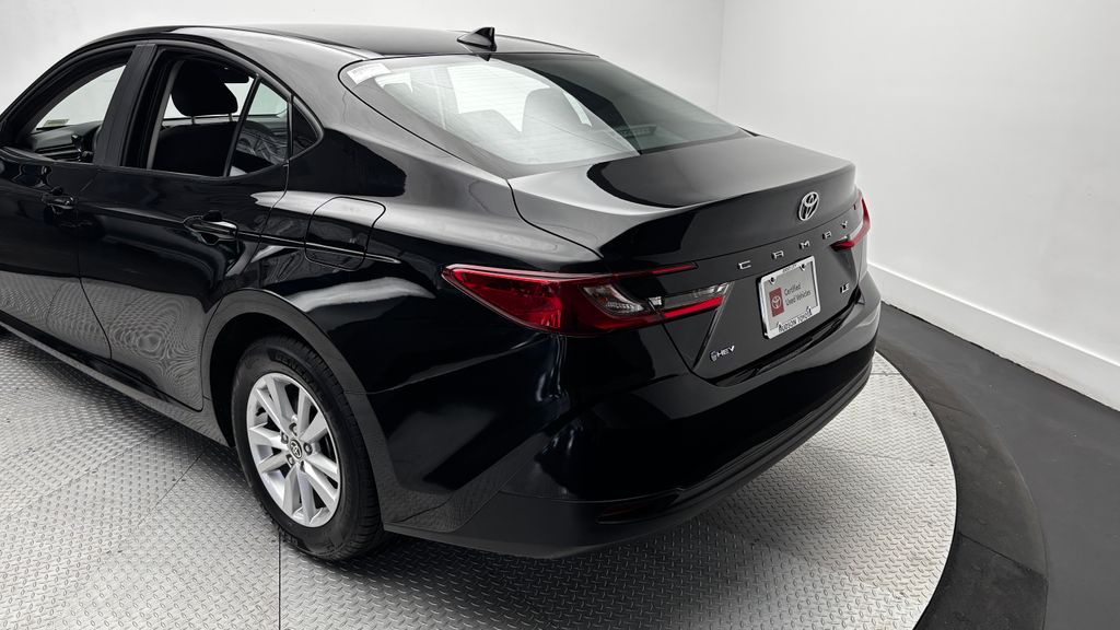 2025 Toyota Camry LE - Photo 9