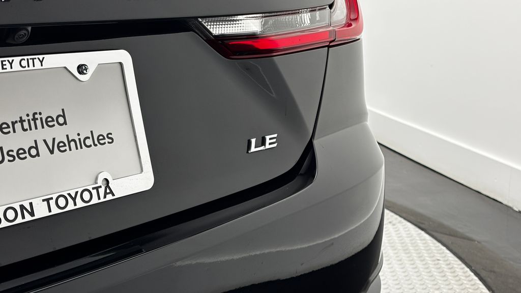 2025 Toyota Camry LE - Photo 13