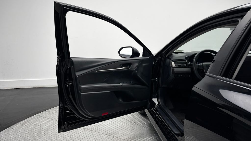 2025 Toyota Camry LE - Photo 21