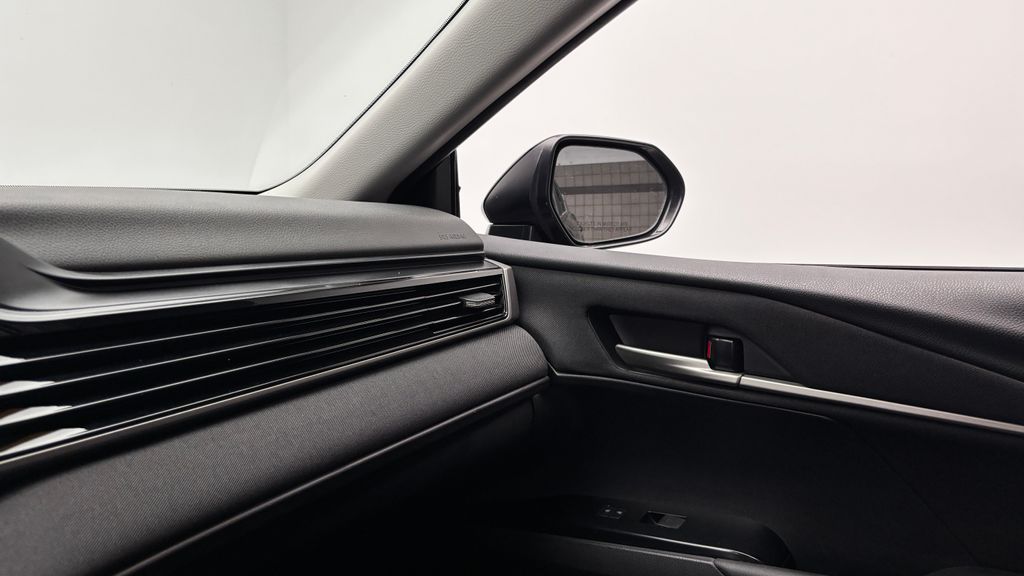 2025 Toyota Camry LE - Photo 27
