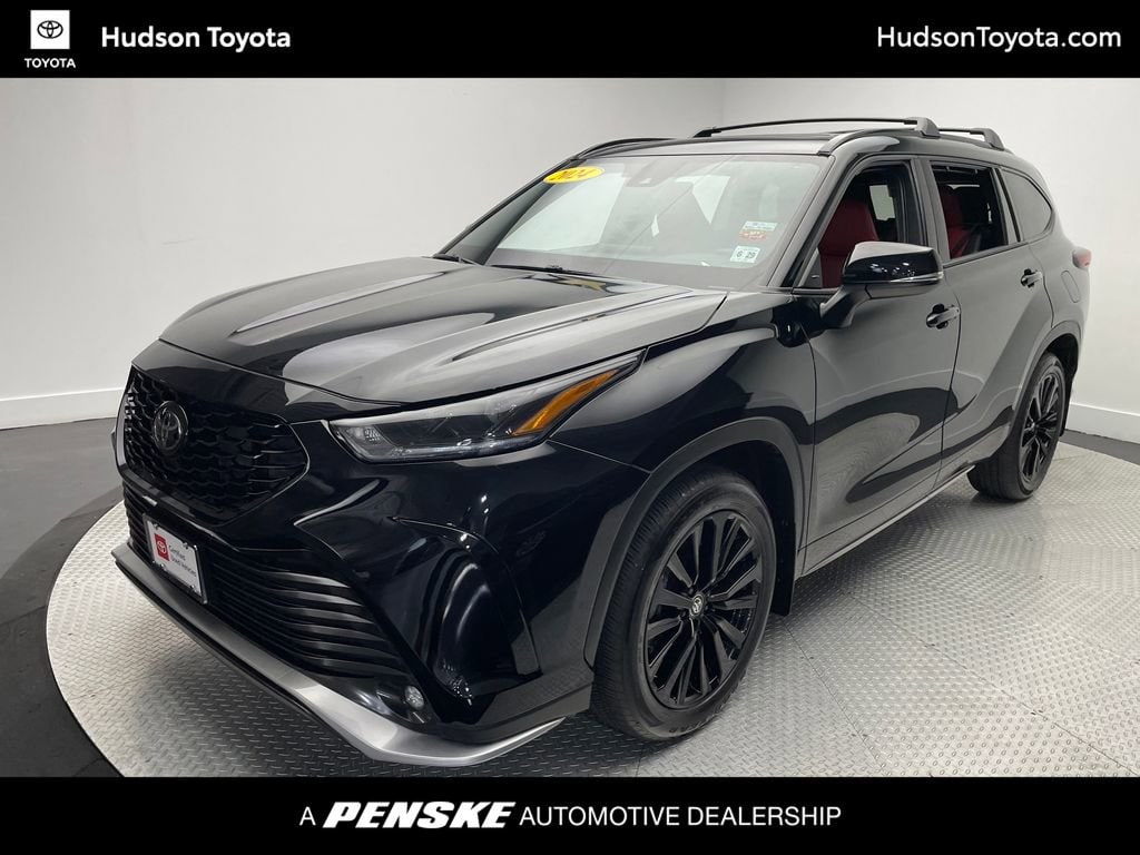 2024 Toyota Highlander LE's photo