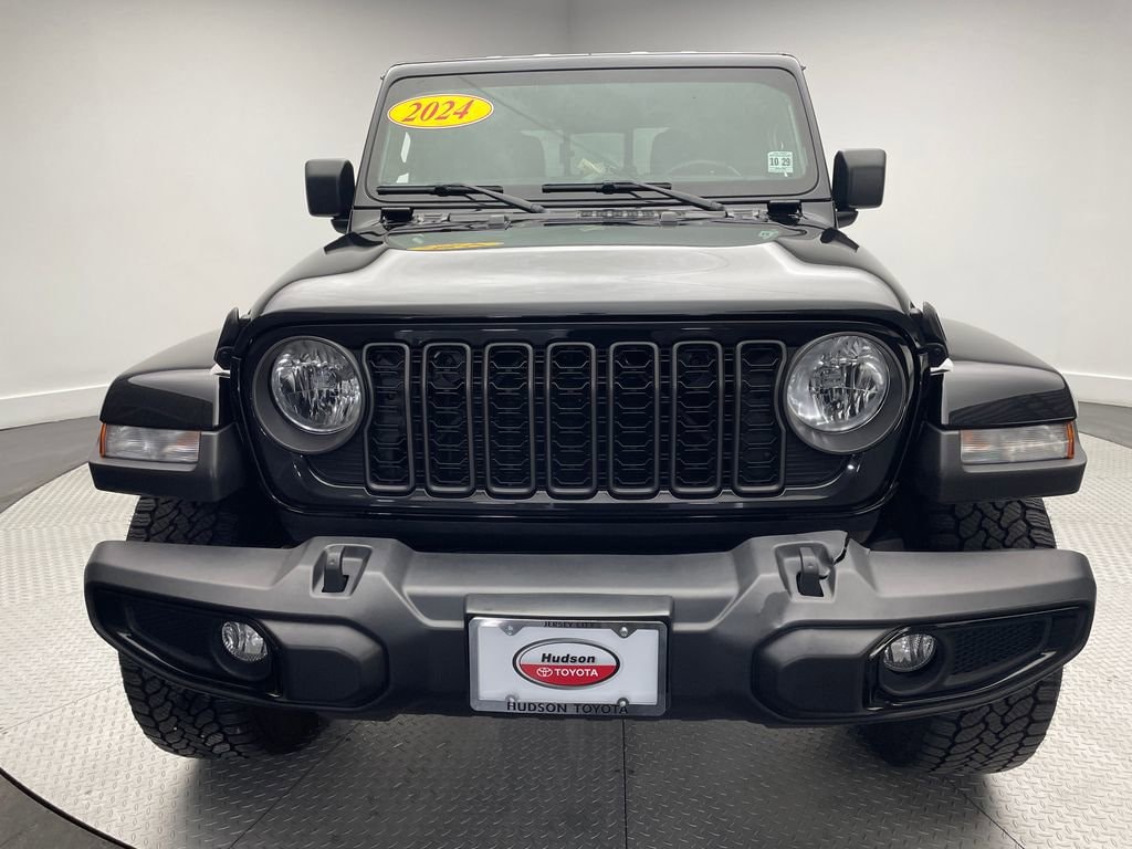 Used 2024 Jeep Gladiator Sport Truck Crew Cab
