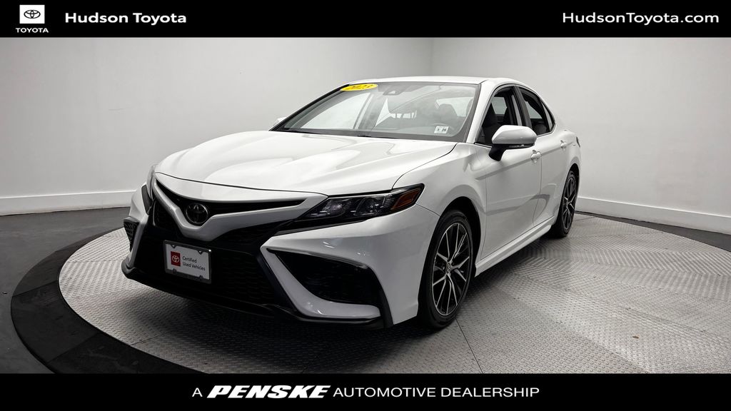 2023 Toyota Camry SE AWD's photo