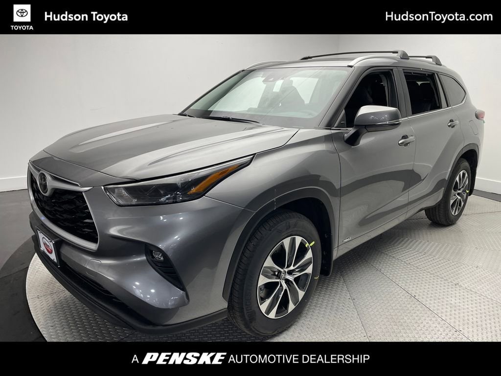 2026 Toyota Highlander XLE's photo