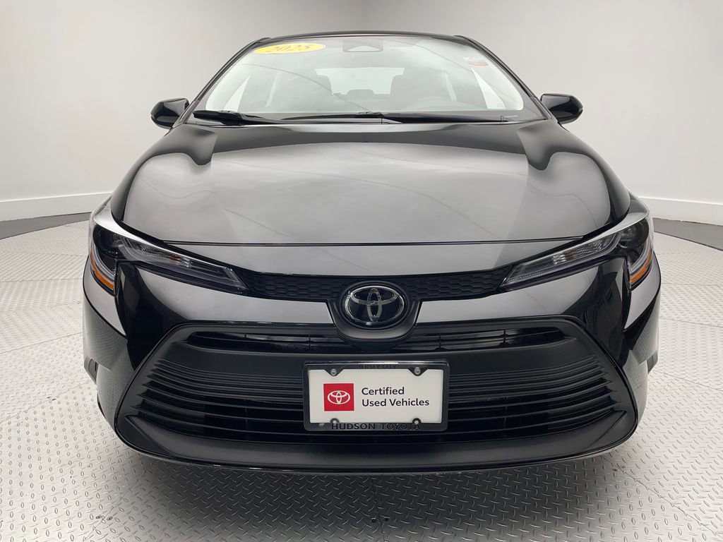 2025 Toyota Corolla LE photo 2