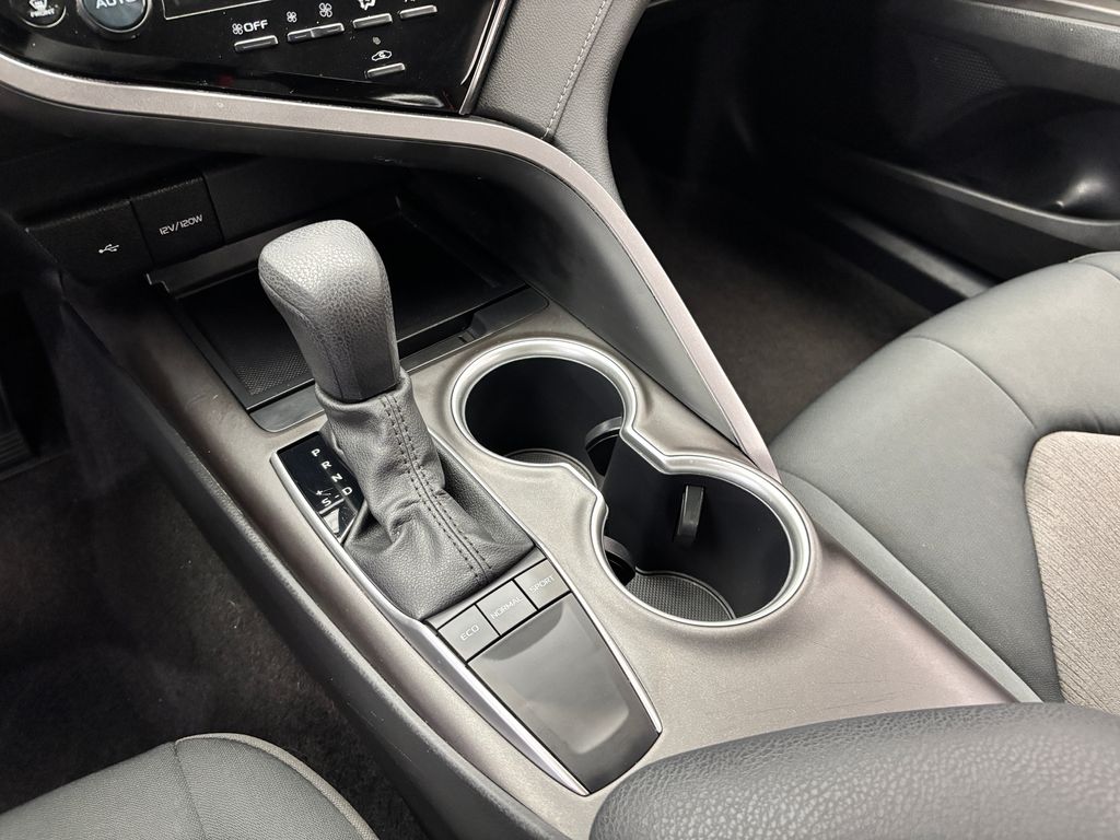 2024 Toyota Camry LE - Photo 9