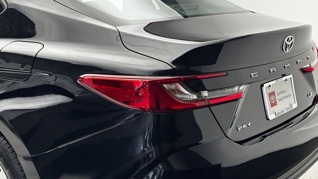 2025 Toyota Camry LE - Photo 10