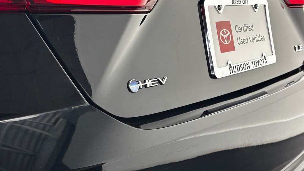 2025 Toyota Camry LE - Photo 11