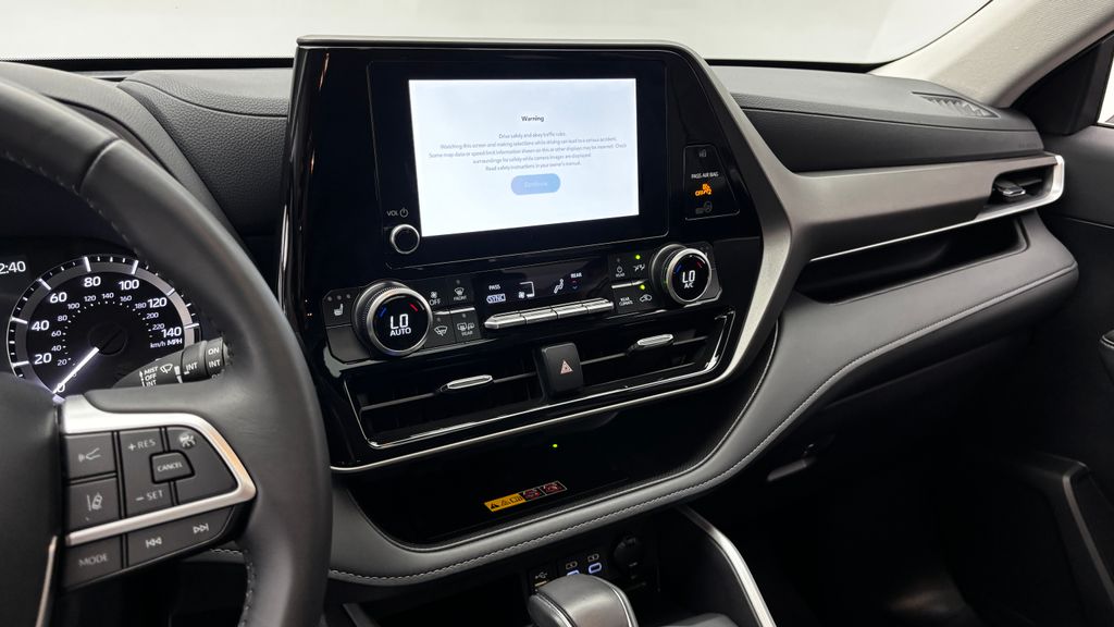 2025 Toyota Highlander XLE - Photo 23