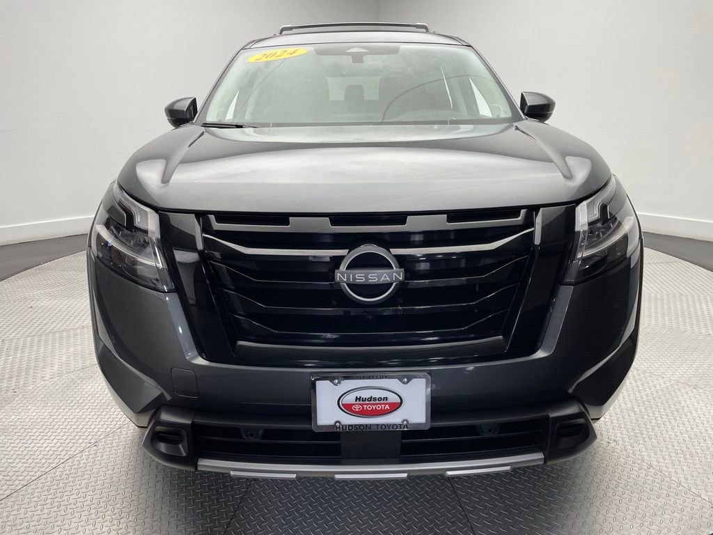 Used 2024 Nissan Pathfinder SL SUV
