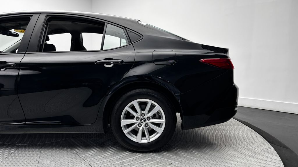 2025 Toyota Camry LE - Photo 8