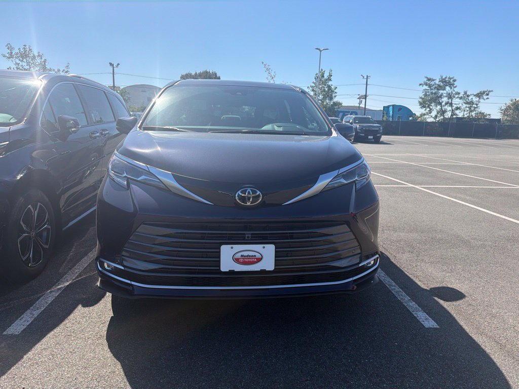 New 2026 Toyota Sienna Platinum 7 PASSENGER