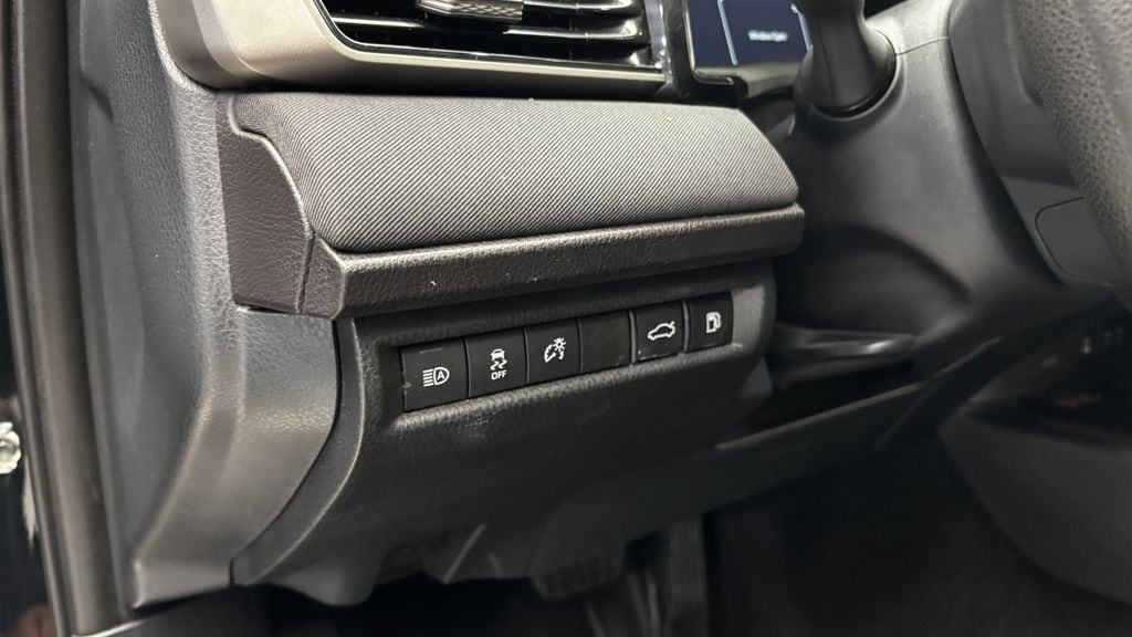 2025 Toyota Camry LE - Photo 18