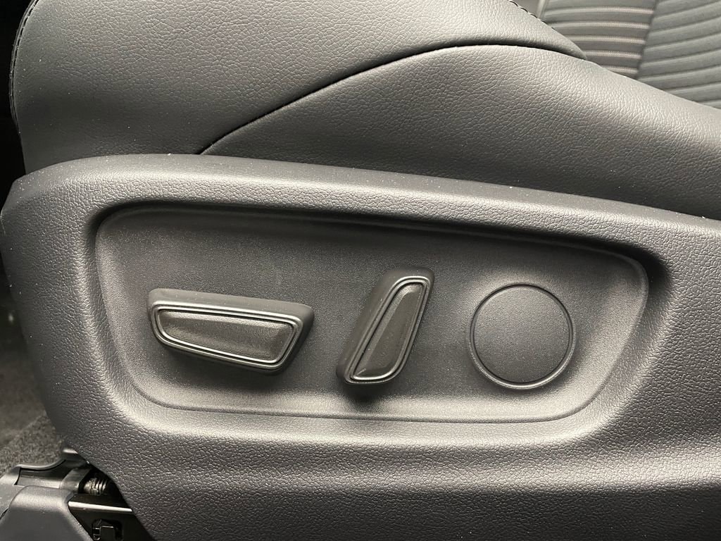 2026 Toyota Corolla XSE - Photo 13