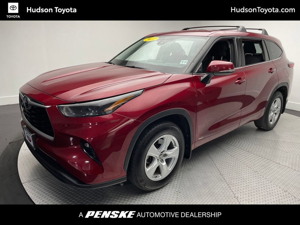 2022 Toyota Highlander LE's photo