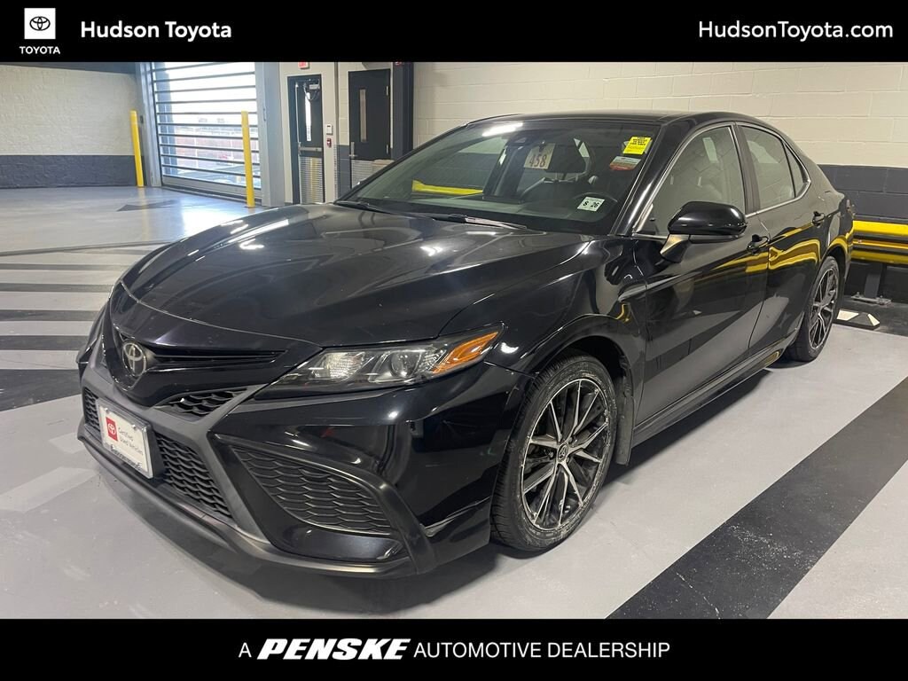 Used 2021 Toyota Camry SE Sedan