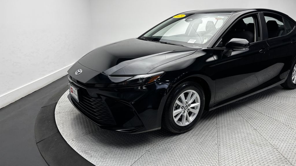 2025 Toyota Camry LE - Photo 7