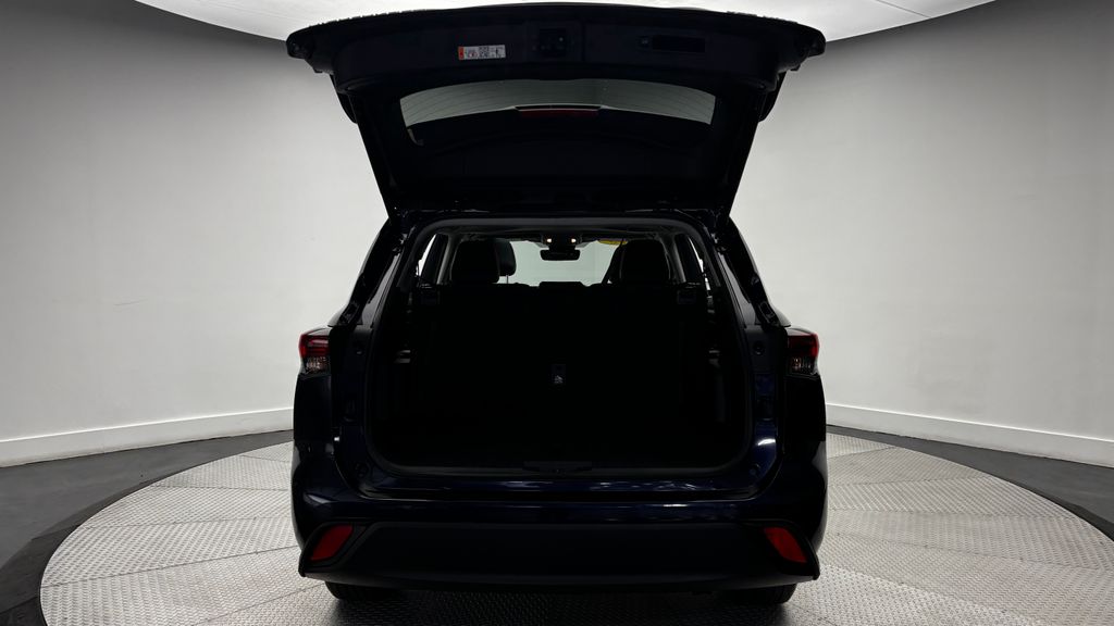 2025 Toyota Highlander XLE - Photo 40
