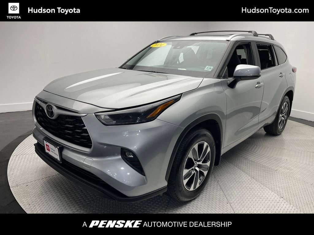 2024 Toyota Highlander XLE's photo