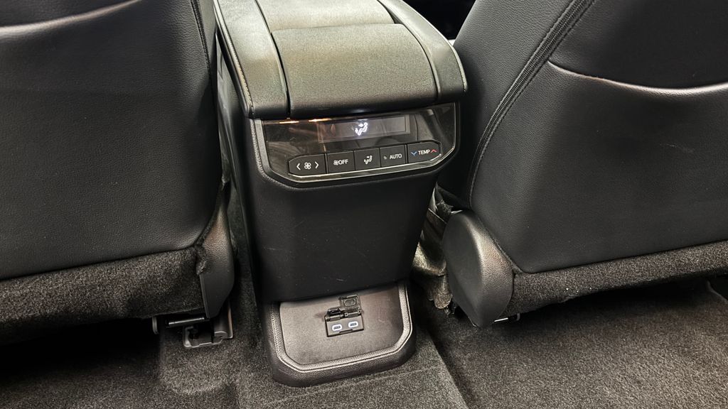 2025 Toyota Highlander XLE - Photo 32