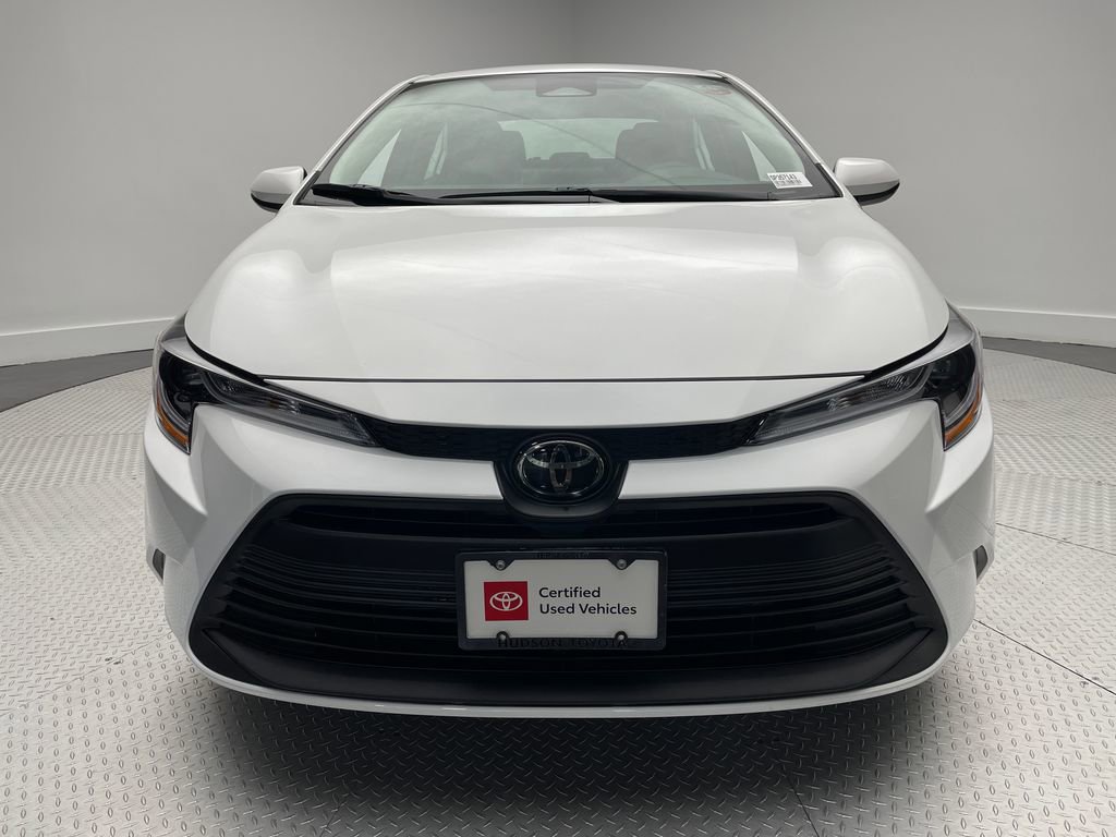 2025 Toyota Corolla LE photo 2
