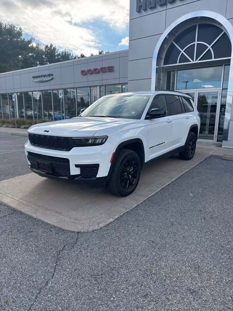 2024 Jeep Grand Cherokee Laredo photo 2
