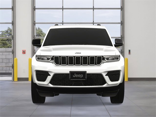 2025 Jeep Grand Cherokee Laredo photo 4