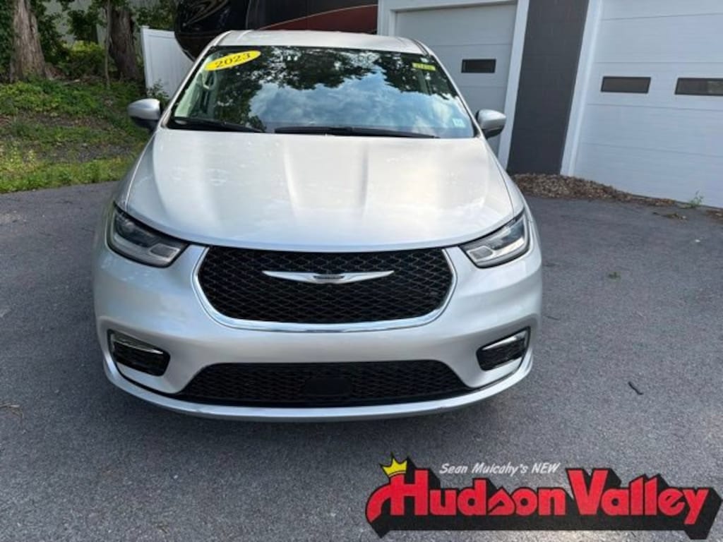 Used 2023 Chrysler Pacifica Touring L Van Passenger Van