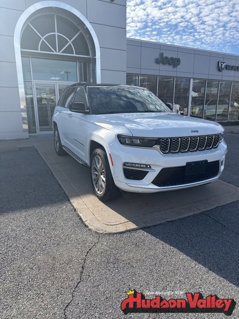 2022 Jeep Grand Cherokee Summit's photo
