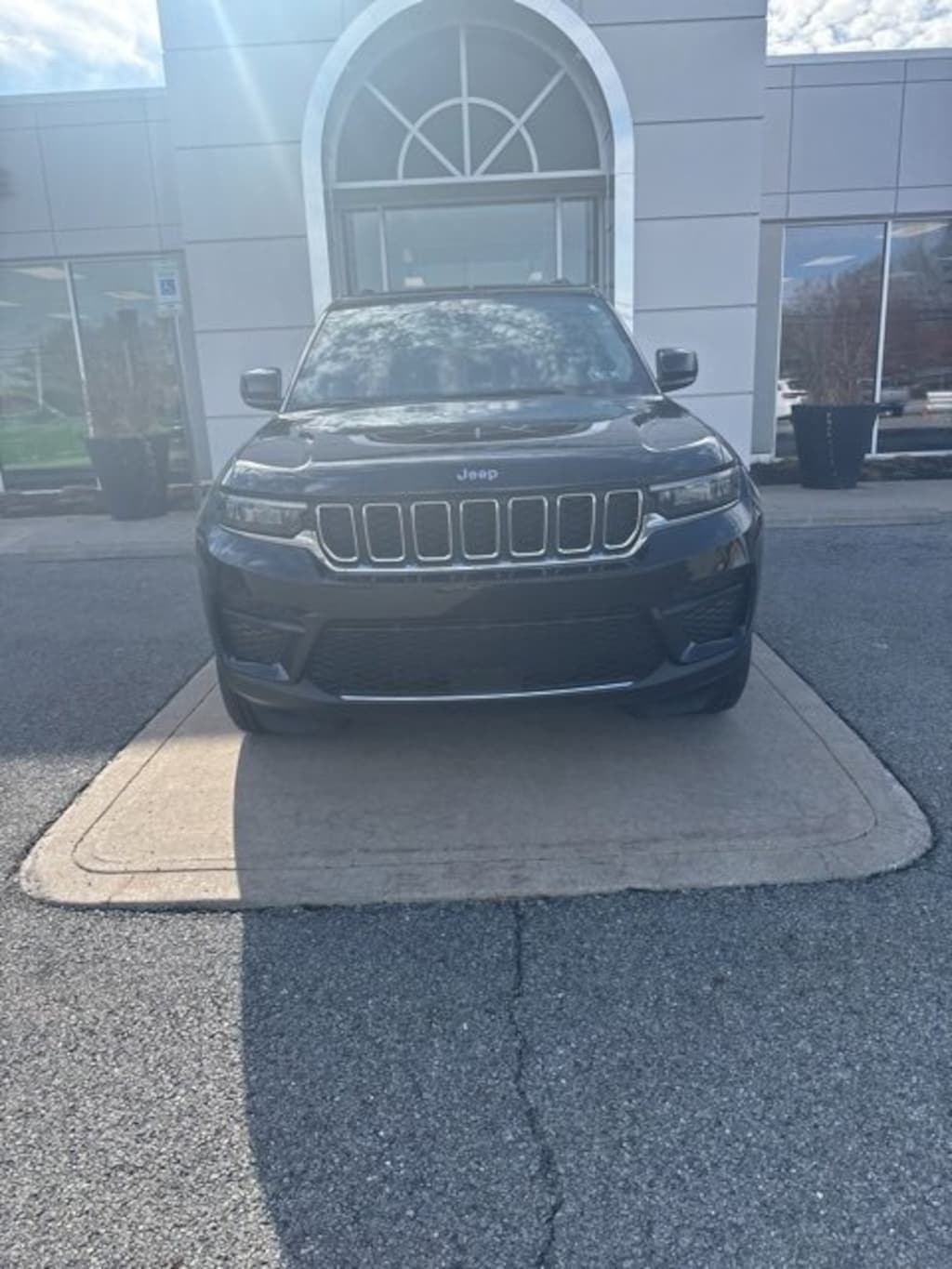 Used 2023 Jeep Grand Cherokee Laredo SUV