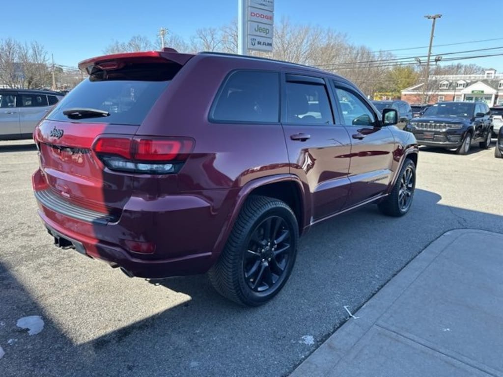 Used 2021 Jeep Grand Cherokee Laredo SUV